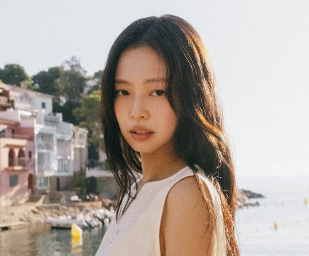 Jennie pubblica Less Than a Lover, il nuovo singolo racconta un amore estivo indefinito