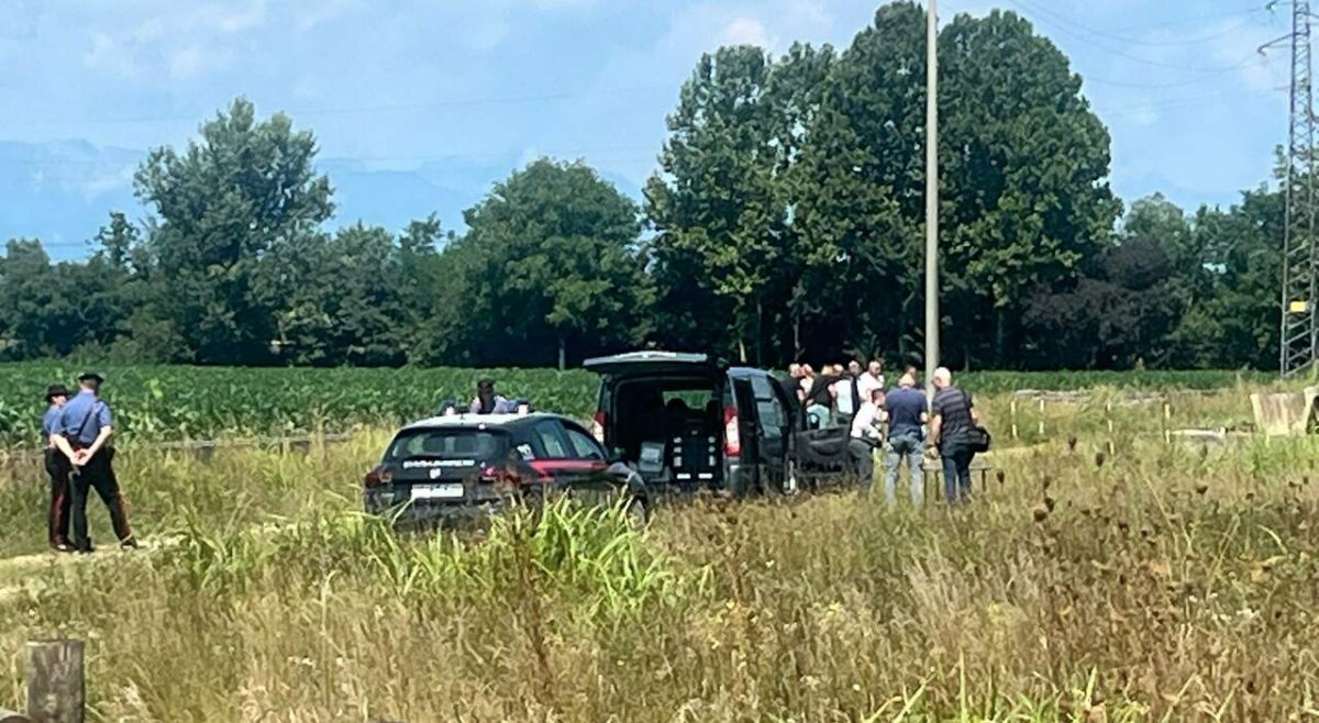 Mistero a Codroipo, uomo trovato carbonizzato in una canaletta: indagini sull
