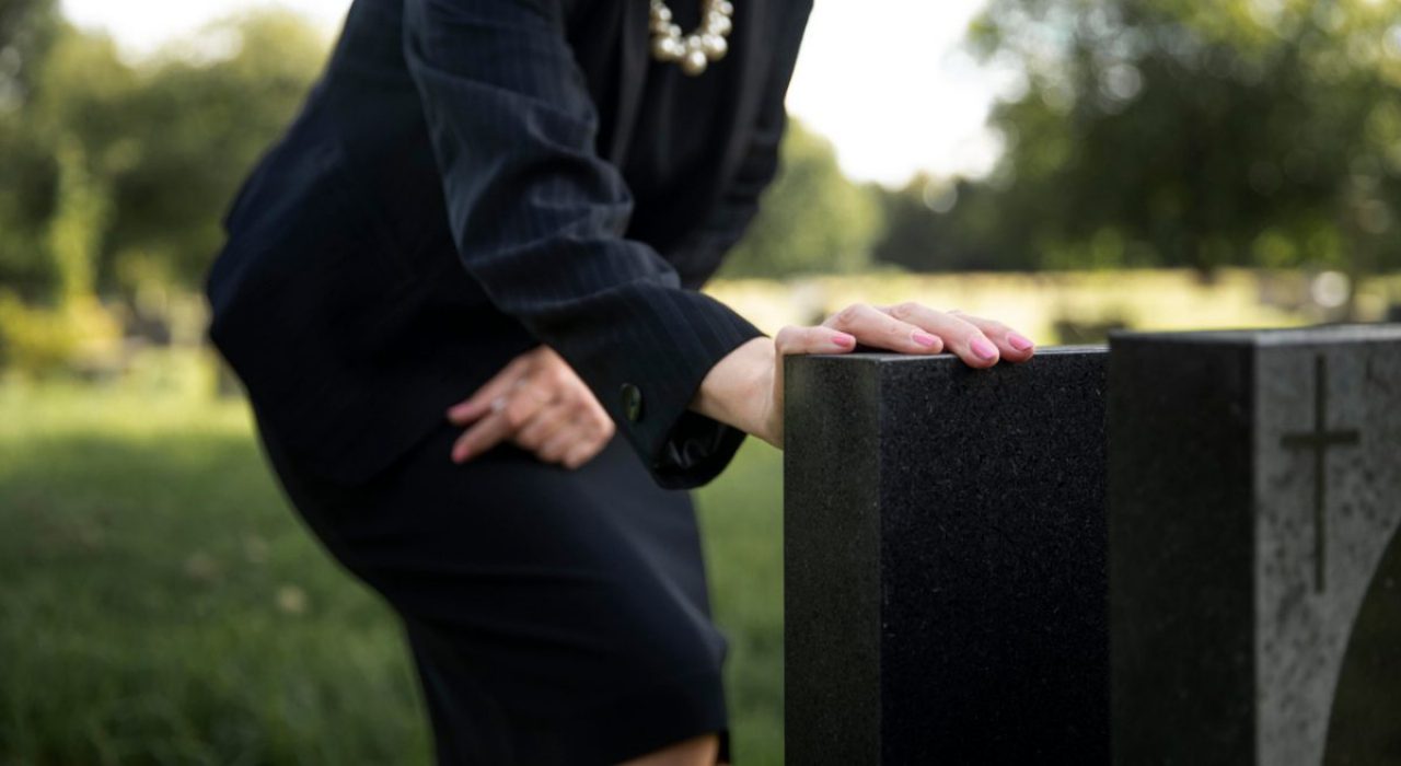 Australia, vieta alla moglie il funerale e lascia l