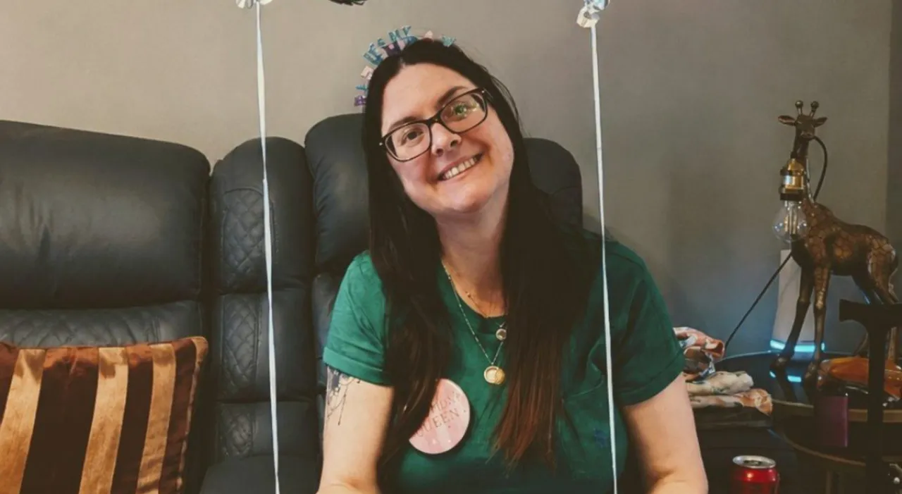 Laura Ann Fitt e la diagnosi di SLA, dai primi inciampi alla sedia a rotelle