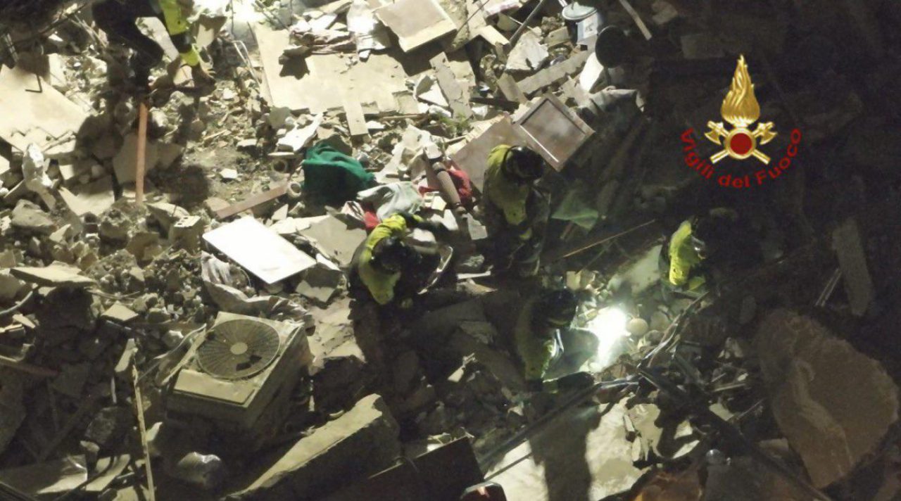 Crollo della palazzina a Messina, recuperata una seconda vittima: quattro dispersi