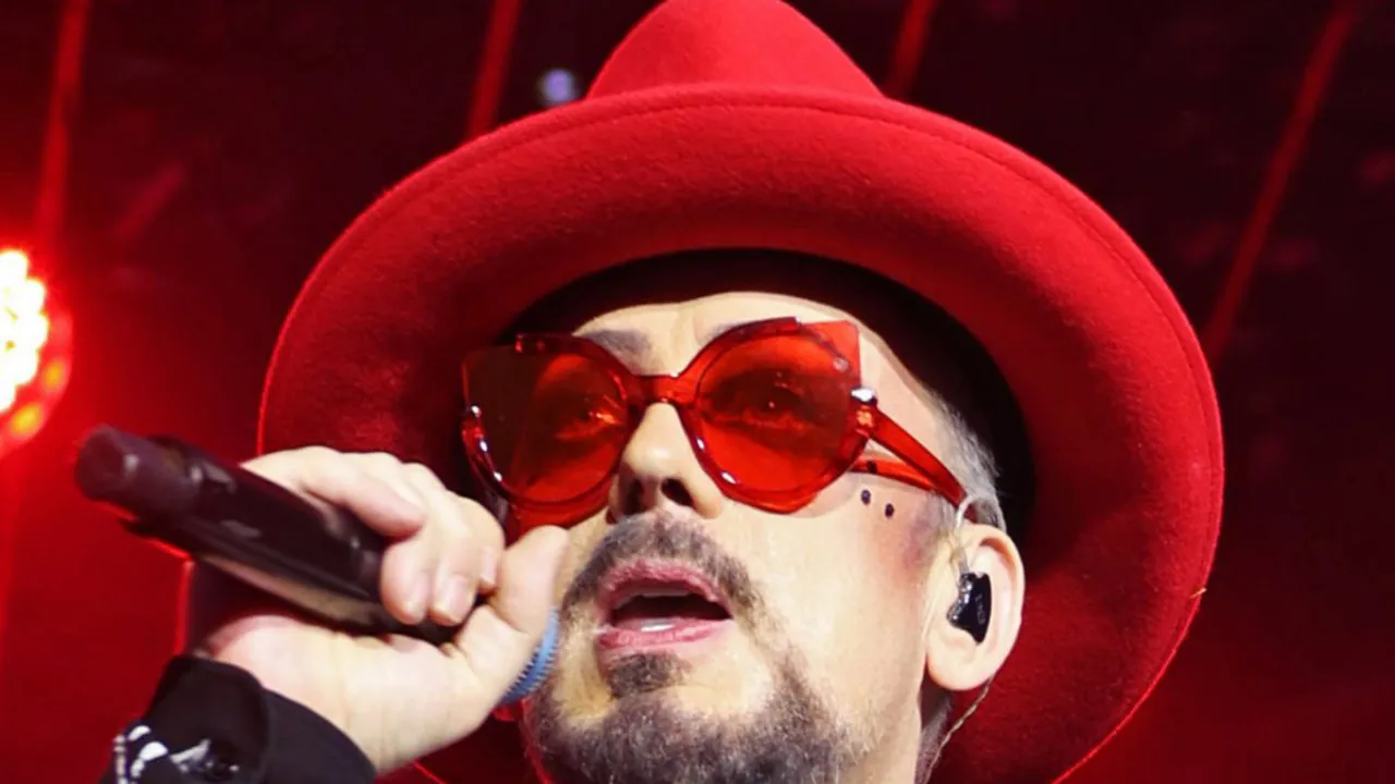 Boy George lascia Jesus Christ Superstar, polemiche dopo il brano pro Israele