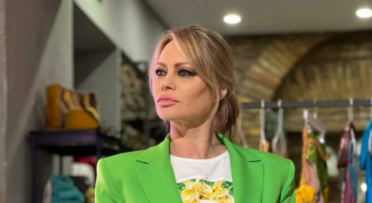 Anna Falchi torna in tv, tra nuovi programmi, famiglia e l