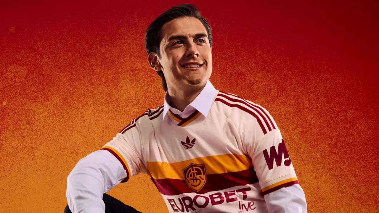 Roma, la nuova maglia Away 2026-27 richiama la pietas e lo storico stemma del 1938