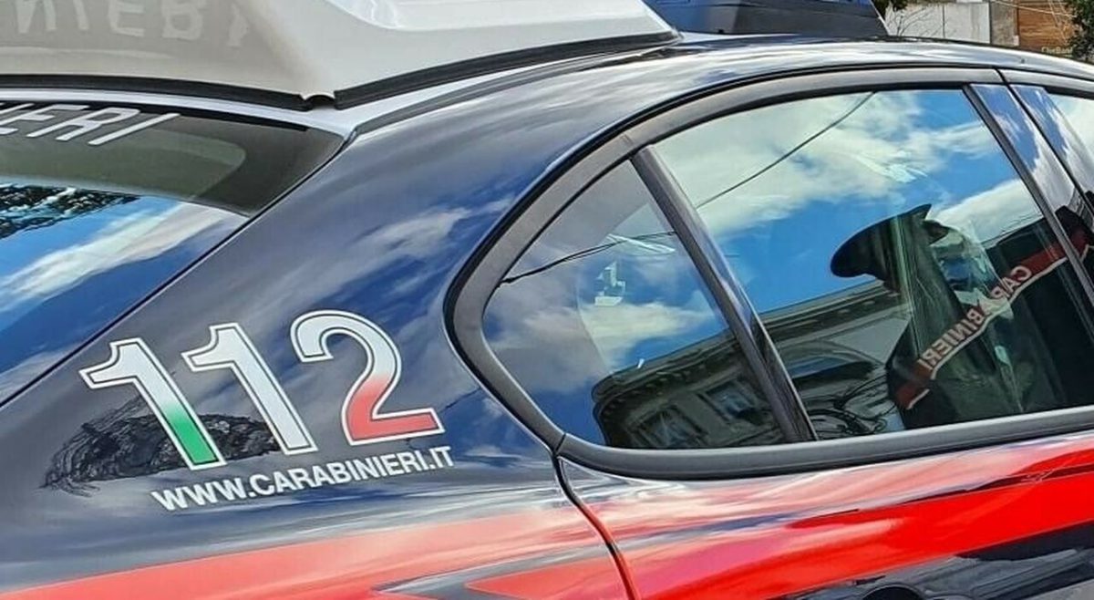 Stignano, operaio trovato morto in casa: tracce di sangue e indagini sulle cause Stignano, operaio trovato morto in casa: tracce di sangue e indagini sulle cause