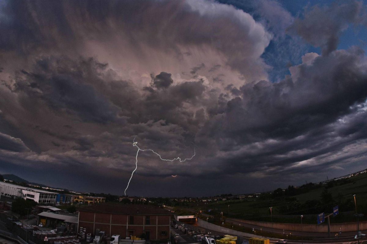 Maltempo al Nord, allerta arancione in Lombardia e gialla in altre otto regioni