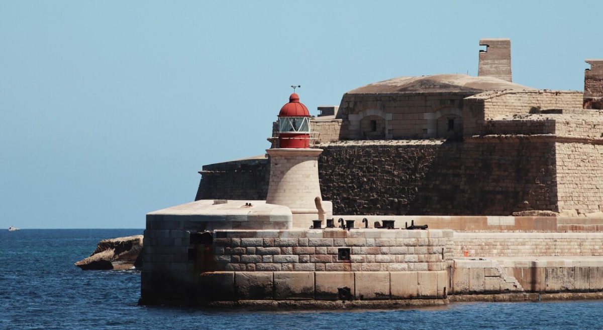 Malta, il 15enne italiano resta in carcere: verifiche sul presunto legame con la rete 764