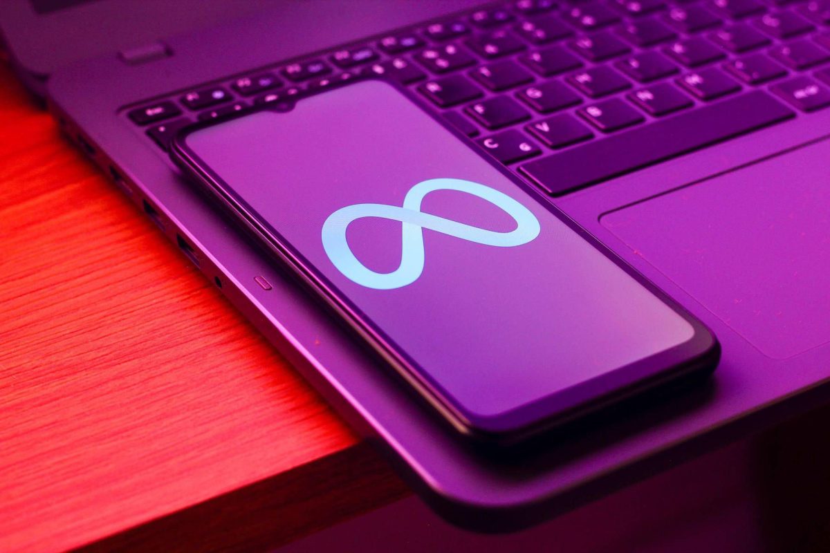 Meta domina la raccolta dati, lo studio su 171 app mentre negli Usa si apre il processo sui minori