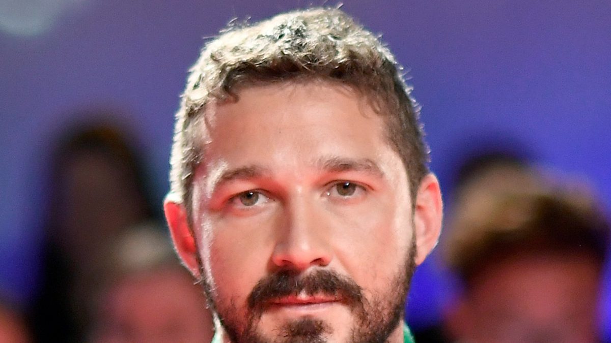 Shia LaBeouf, alcol ogni giorno durante la libertà vigilata dopo il caso Mardi Gras