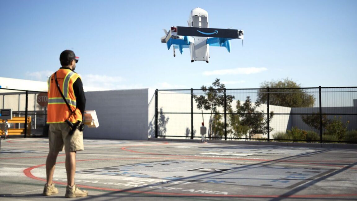 Amazon espande Prime Air negli Usa: droni in quasi 500 città entro la fine del 2026
