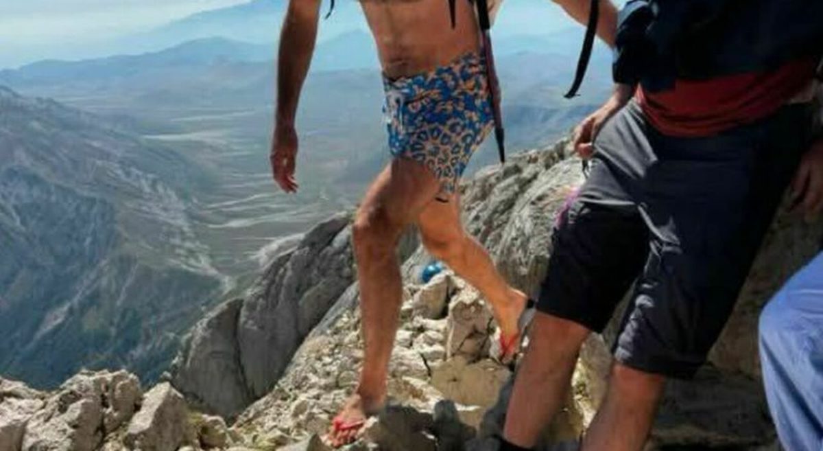 Gran Sasso, escursionisti in costume sulla Direttissima: l Gran Sasso, escursionisti in costume sulla Direttissima: l