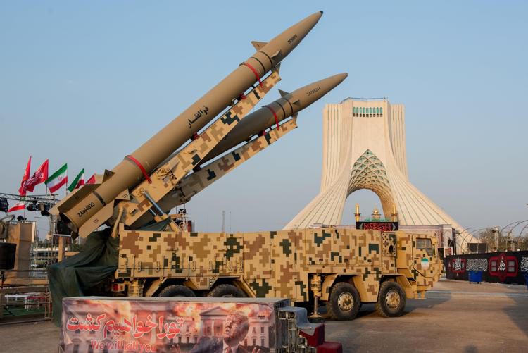 Iran e Stretto di Hormuz, Teheran minaccia i Paesi che sostengono la pressione Usa