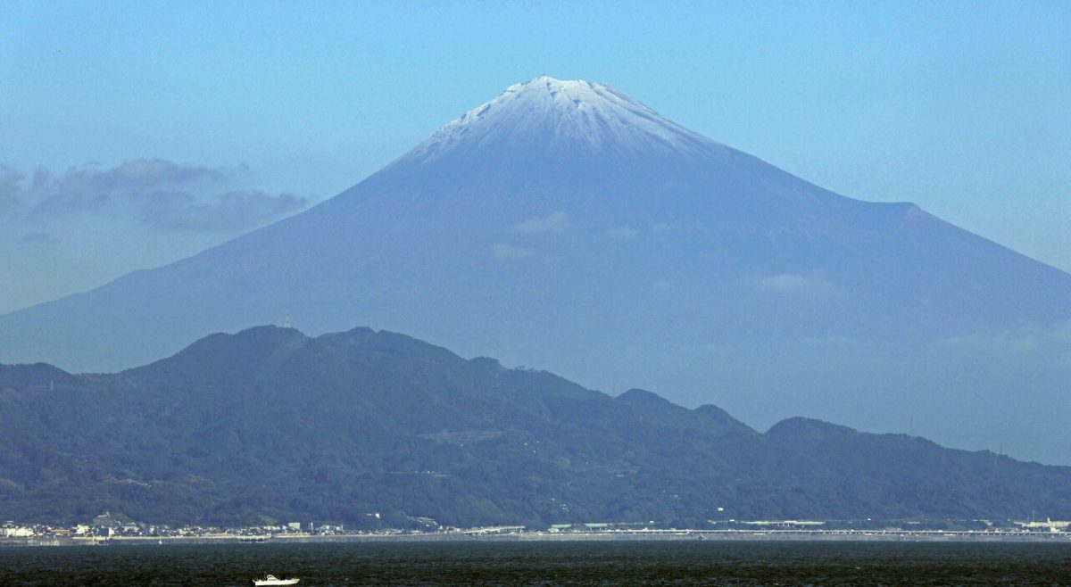 Monte Fuji, padre lascia il figlio di 7 anni solo per otto ore durante la scalata