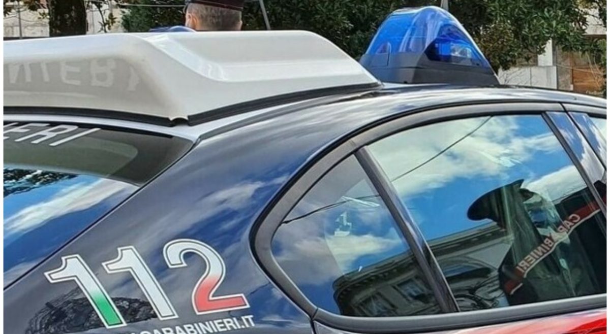 Ivrea, aggredisce la vicina con un ombrello e le amputa una falange a morsi