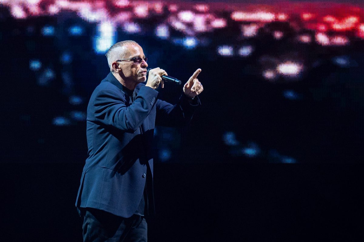 Eros Ramazzotti operato alle corde vocali, tour nelle Americhe rinviato al 2027