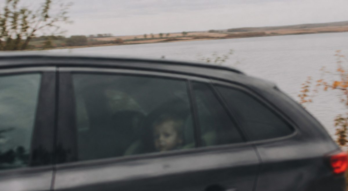 Nebraska, capitana di polizia sospesa: figlia di 2 anni lasciata sola nel van