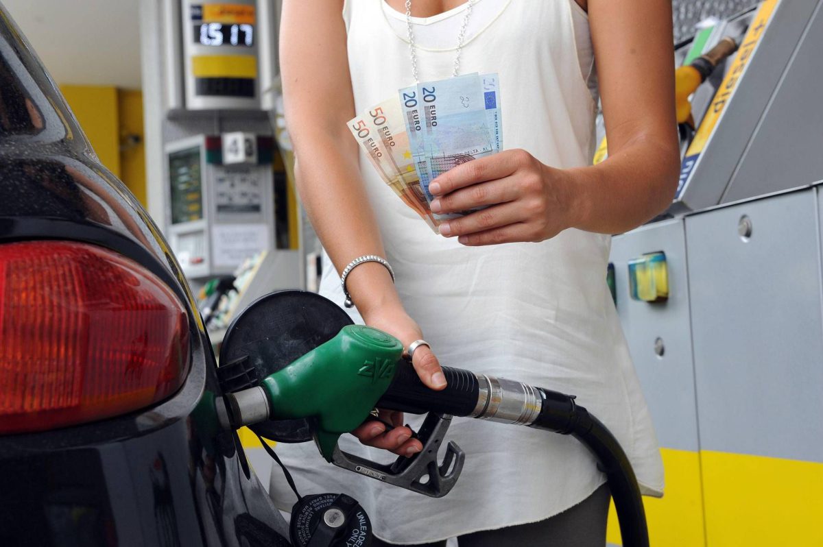 Prezzi benzina e diesel in aumento, il pieno costa di più anche in autostrada