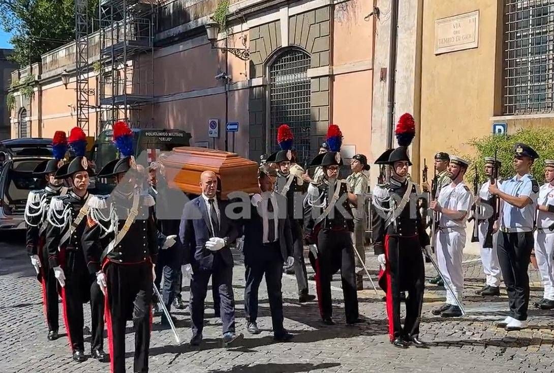 Emma Bonino, camera ardente in Campidoglio e lunga fila per l