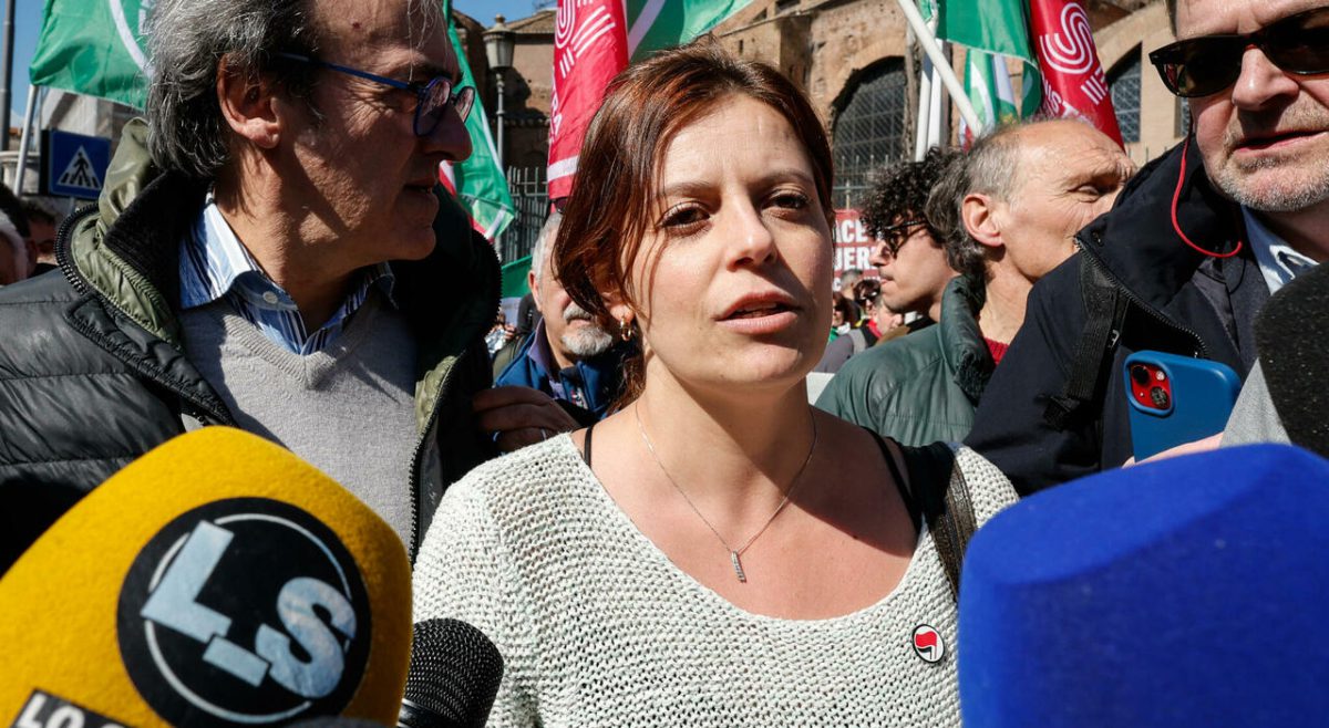 Ilaria Salis, i legali degli ex collaboratori: stop alle procedure se pagherà quanto dovuto