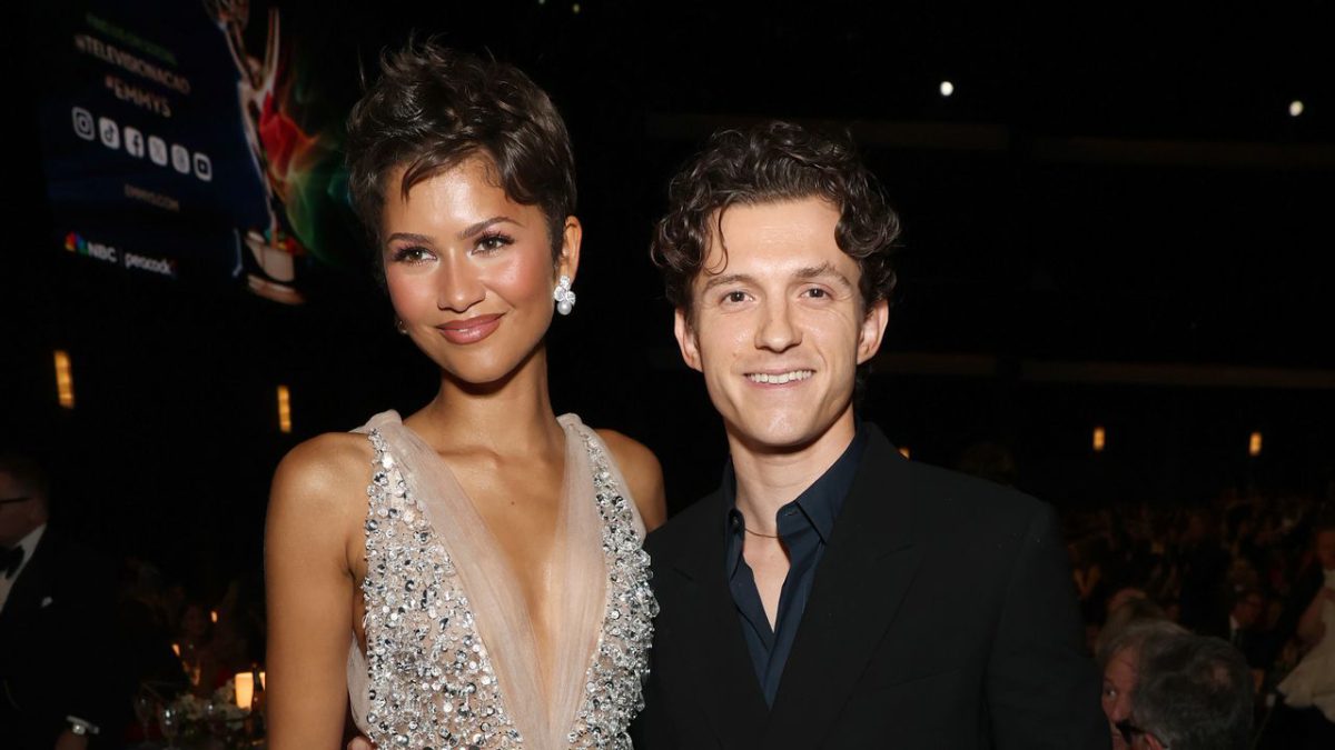 Emmy 2026, da Kaley Cuoco e Tom Pelphrey a Zendaya e Tom Holland: le coppie della serata