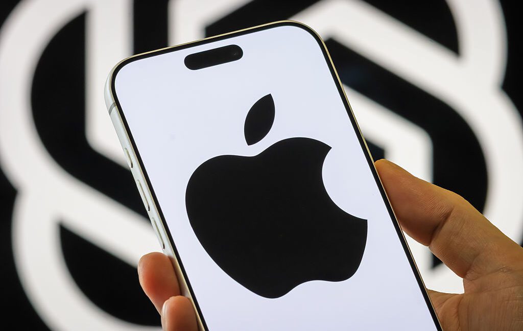 Musk ritira le accuse contro Apple, la causa antitrust prosegue contro OpenAI