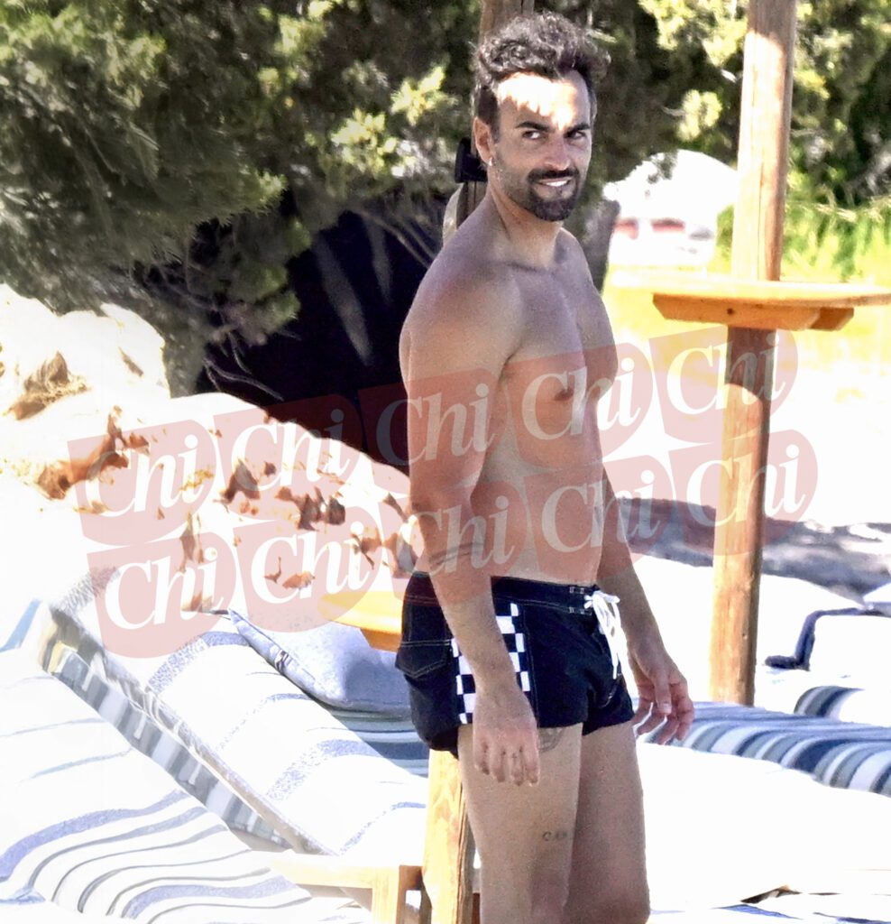 Marco Mengoni in Sardegna, relax al mare e tempo per preparare il nuovo album
