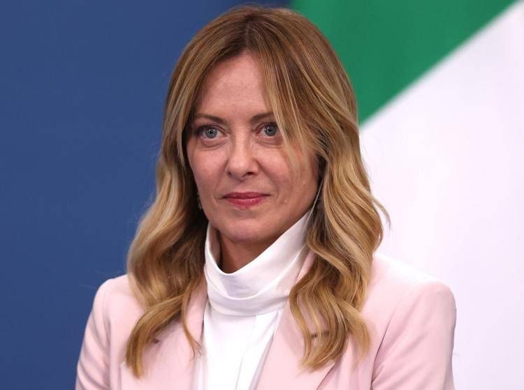 Bollo auto 2027, Meloni punta a renderlo definitivo: Salvini guarda al superbollo