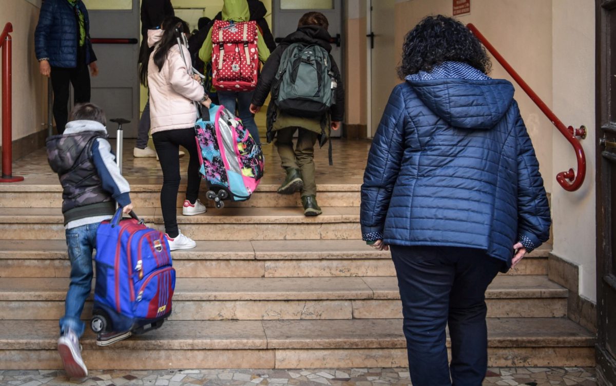 Lecce, due insegnanti indagate per presunti maltrattamenti a un