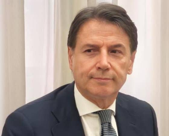 M5S, al voto i 20 punti di Conte: stop alle armi all
