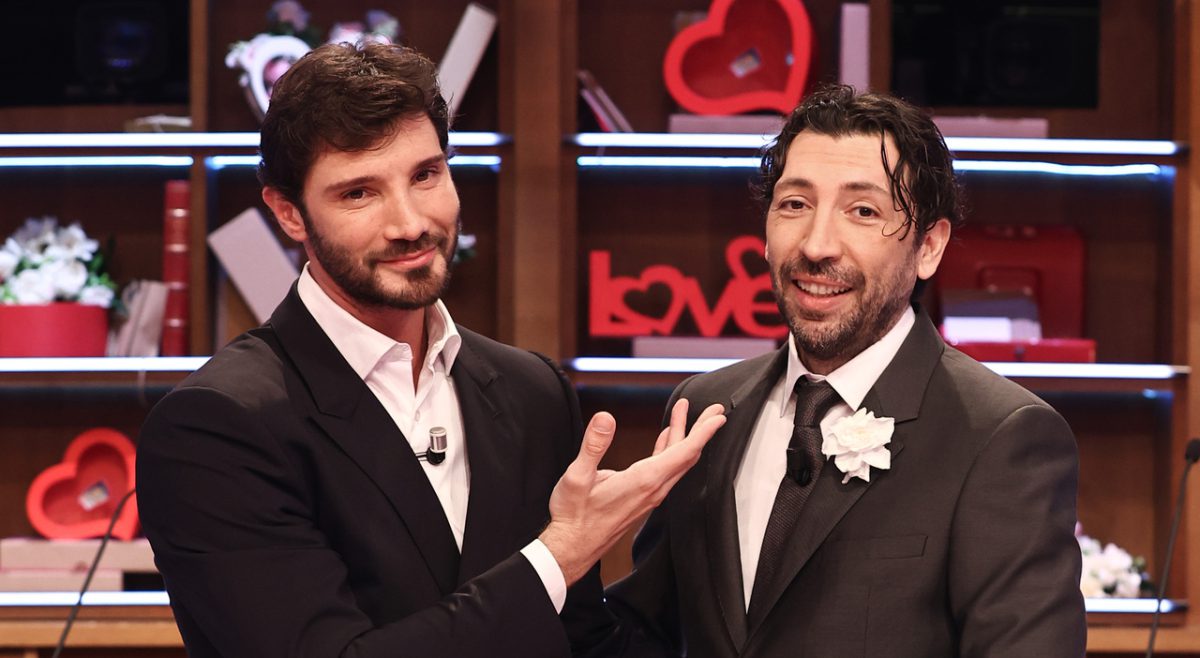 Affari Tuoi, Herbert Ballerina cambia il Contro Pacco e scherza sullo spazio al gioco