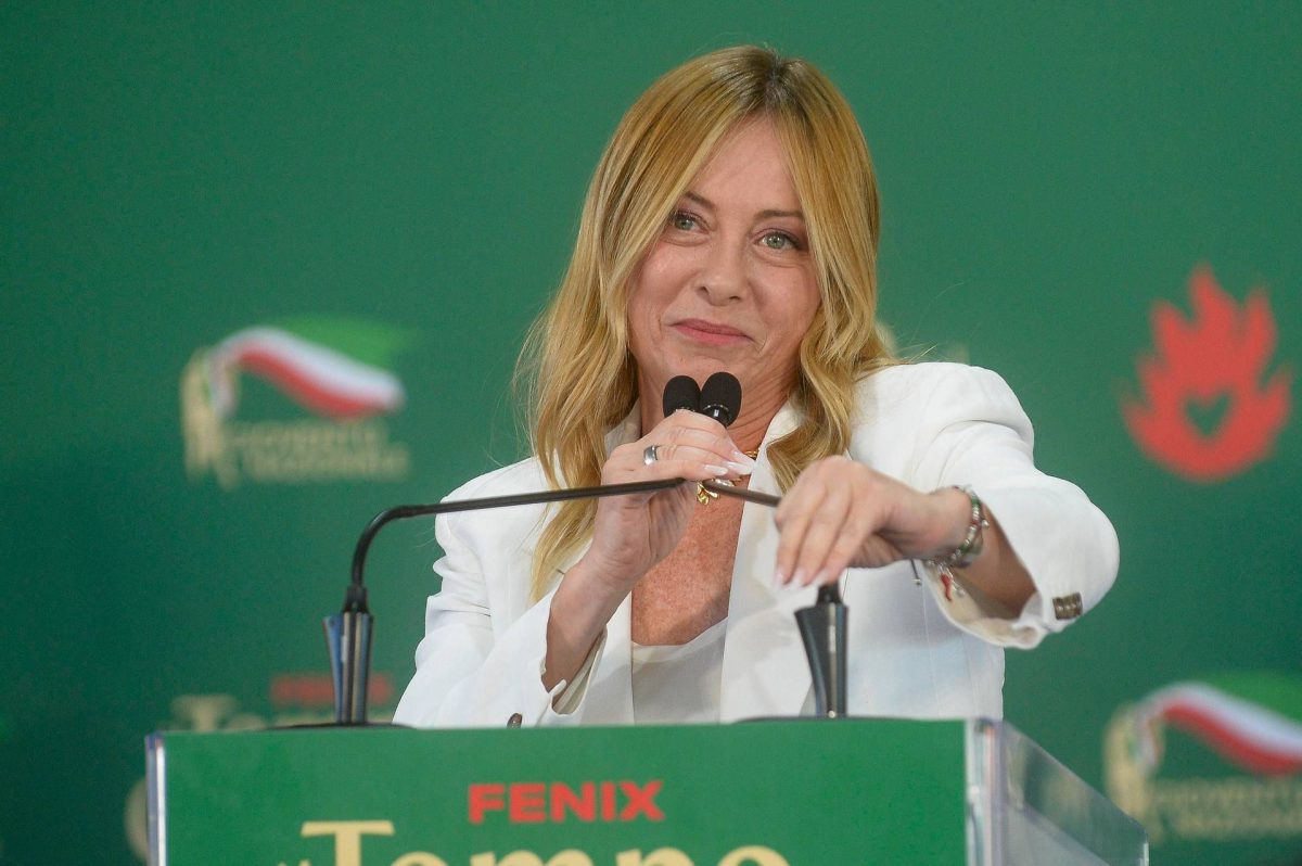 Meloni a Fenix, tetto agli studenti stranieri e stop a burqa e niqab nelle scuole