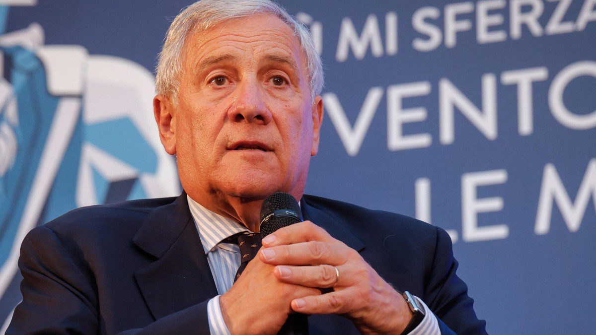 Tajani e le donne, polemica a Formello sulle frasi della gonna più lunga