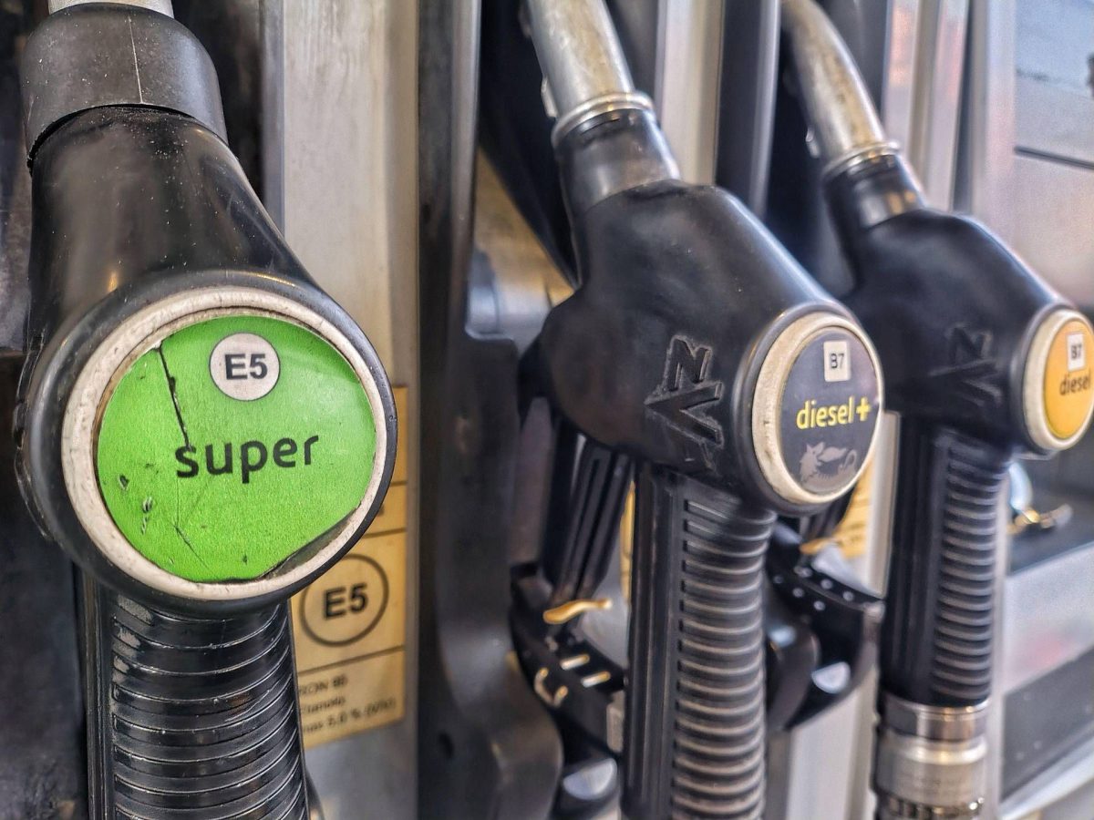 Carburanti, nuovo record per il gasolio: diesel a 2,336 euro al litro, sale la benzina