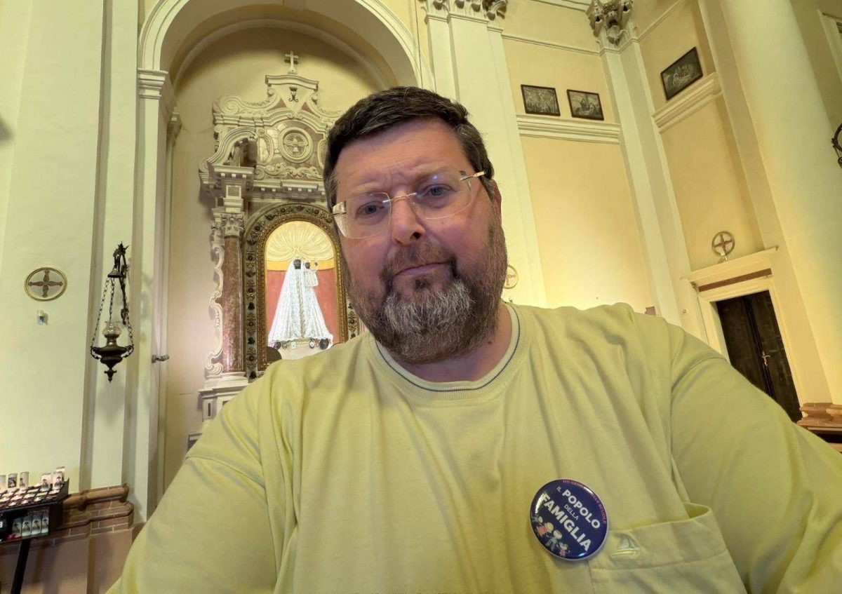 Mario Adinolfi dal domicilio al carcere, contestati 49 articoli e 23 post sui social