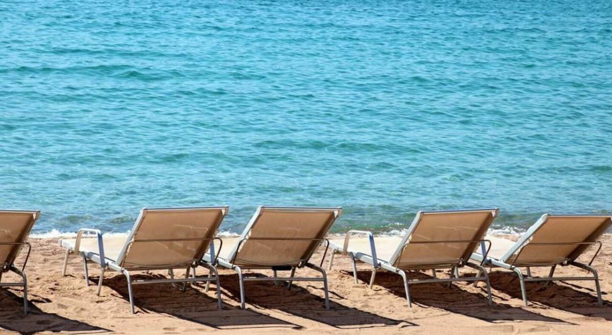 Vouliagmeni, lite per un lettino in spiaggia: morto un 82enne, arrestato un 76enne
