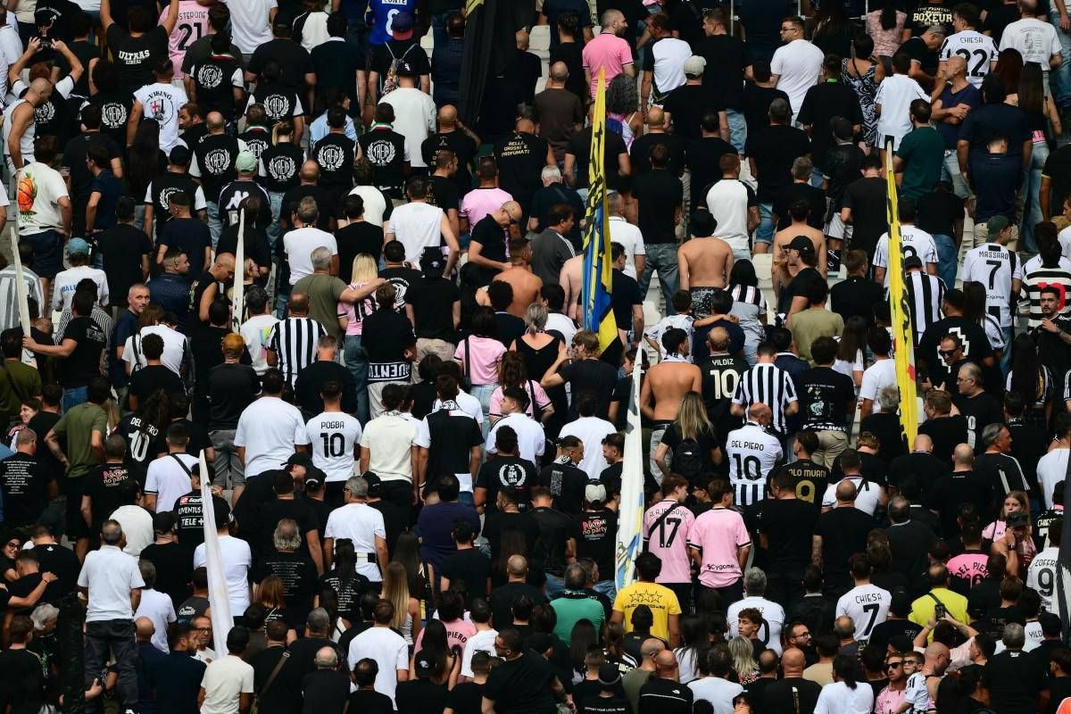 Juventus, cosa rischia dopo i cori durante il minuto di silenzio per Sandro Mazzola
