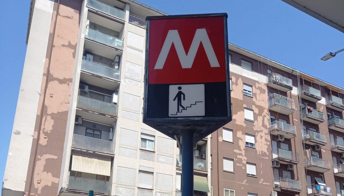 Roma, 67enne investito alla Metro A Giulio Agricola: estratto vivo, è grave