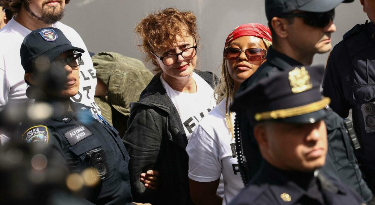 Susan Sarandon fermata a New York, protesta con 250 persone vicino all