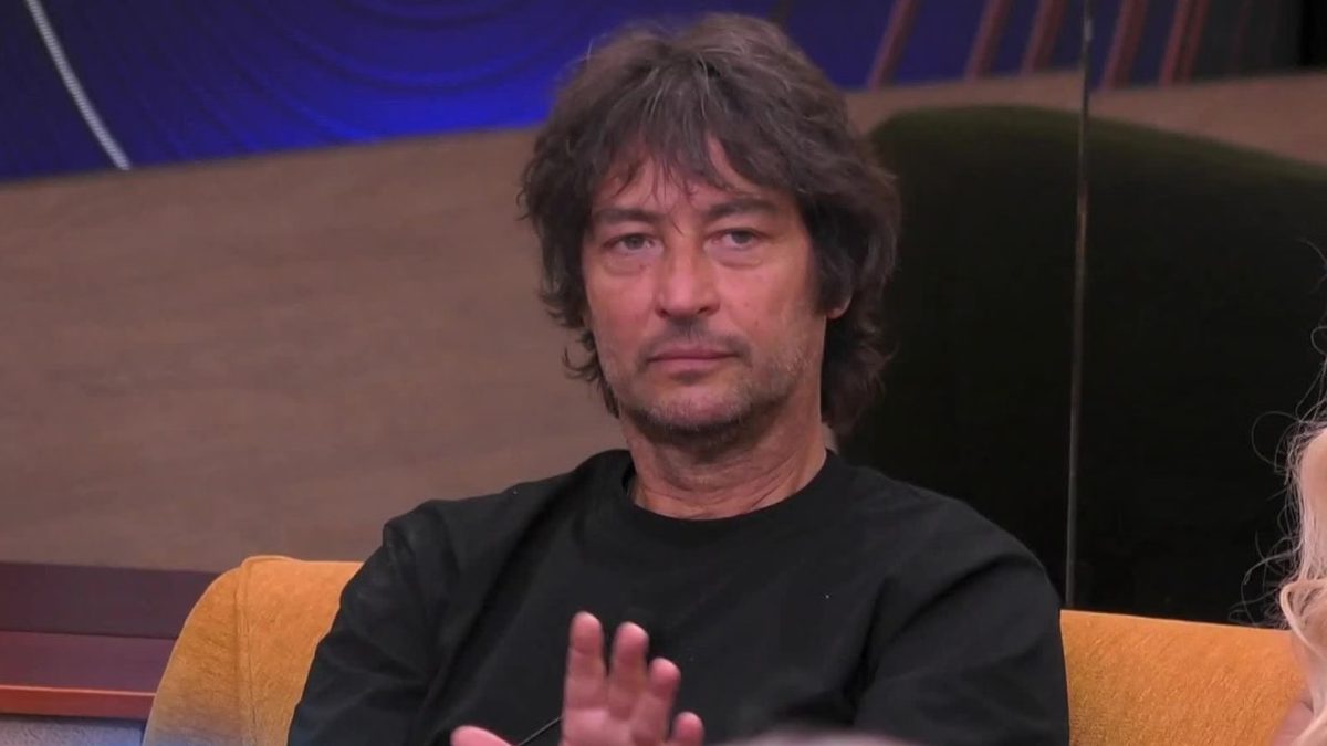 Grande Fratello Vip, Simone Annicchiarico lascia la Casa dopo l