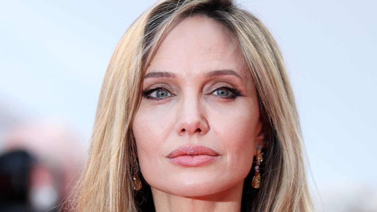 Angelina Jolie vende la villa di Los Feliz, ora prepara una vita senza base fissa