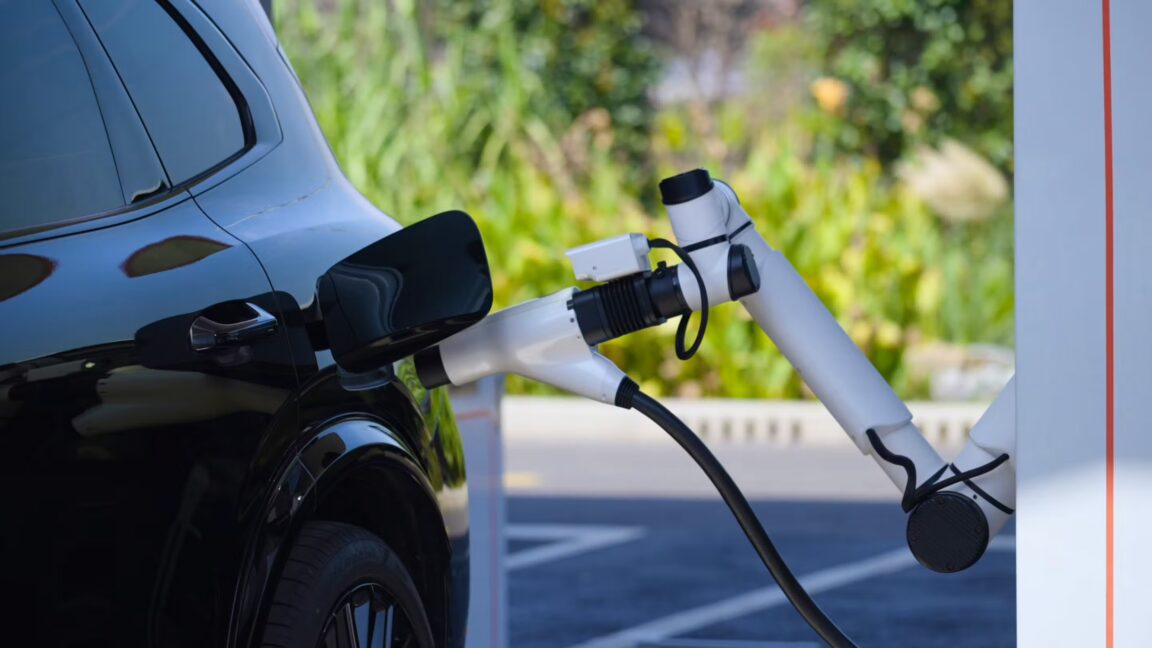 Geely accelera sulle batterie EV, dal 10 al 70% in 4 minuti e mezzo con 2,2 MW