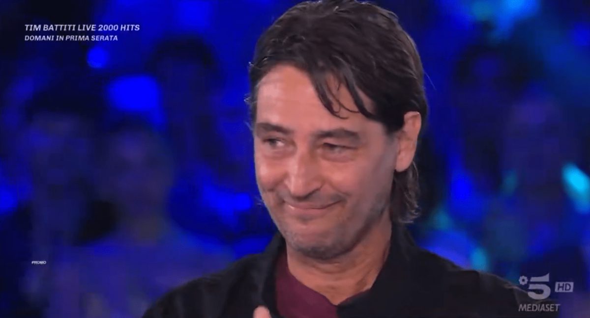 Grande Fratello Vip, le scuse di Simone Annicchiarico in diretta dopo la squalifica