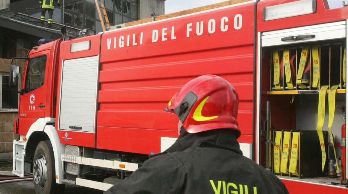 Sesto Fiorentino, incendio all