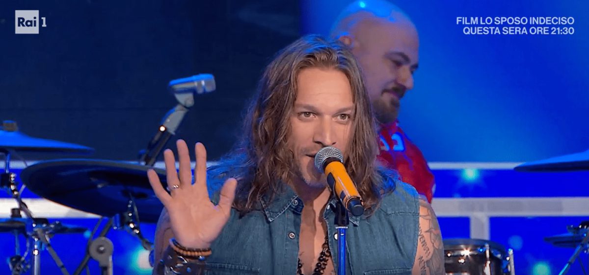 Domenica In, Timothy Cavicchini nuovo frontman tra musica e battute di Mara Venier