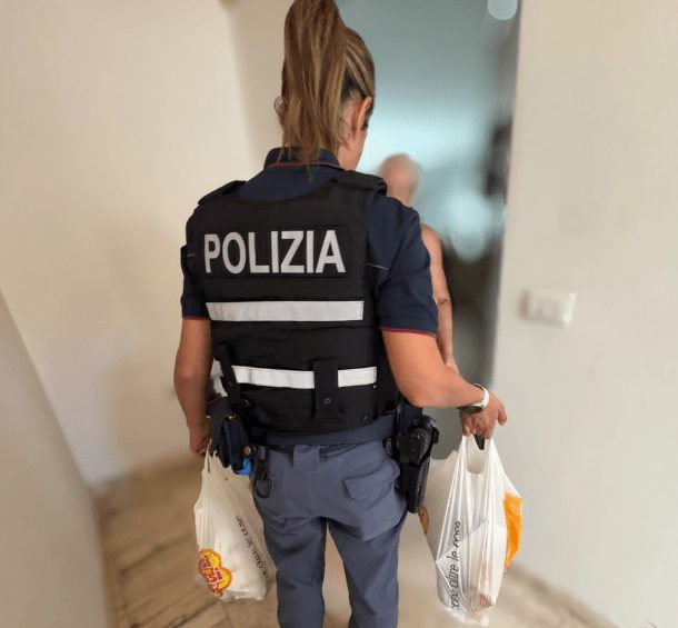 Fiuggi, 64enne senza cibo da giorni: i poliziotti le fanno la spesa e attivano i servizi