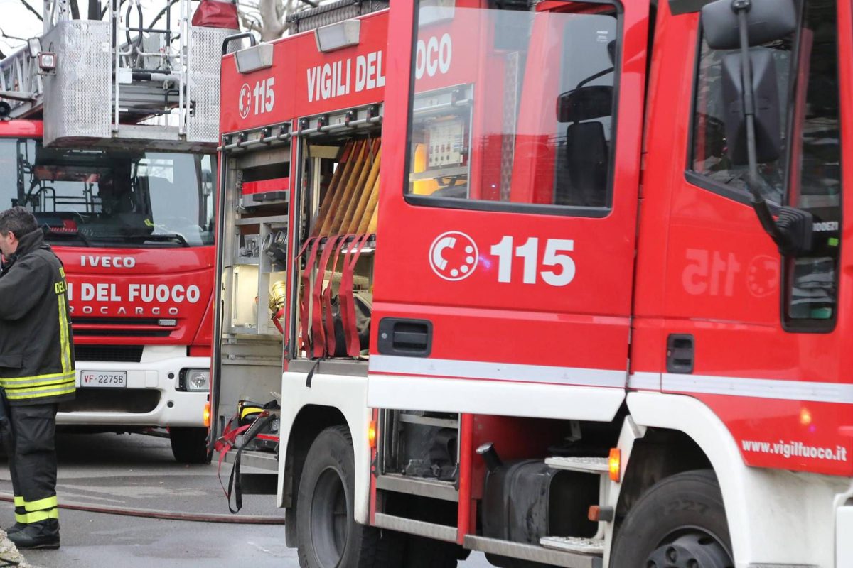 Milano, 21enne muore dopo una caduta di 15 metri in piazza Gae Aulenti