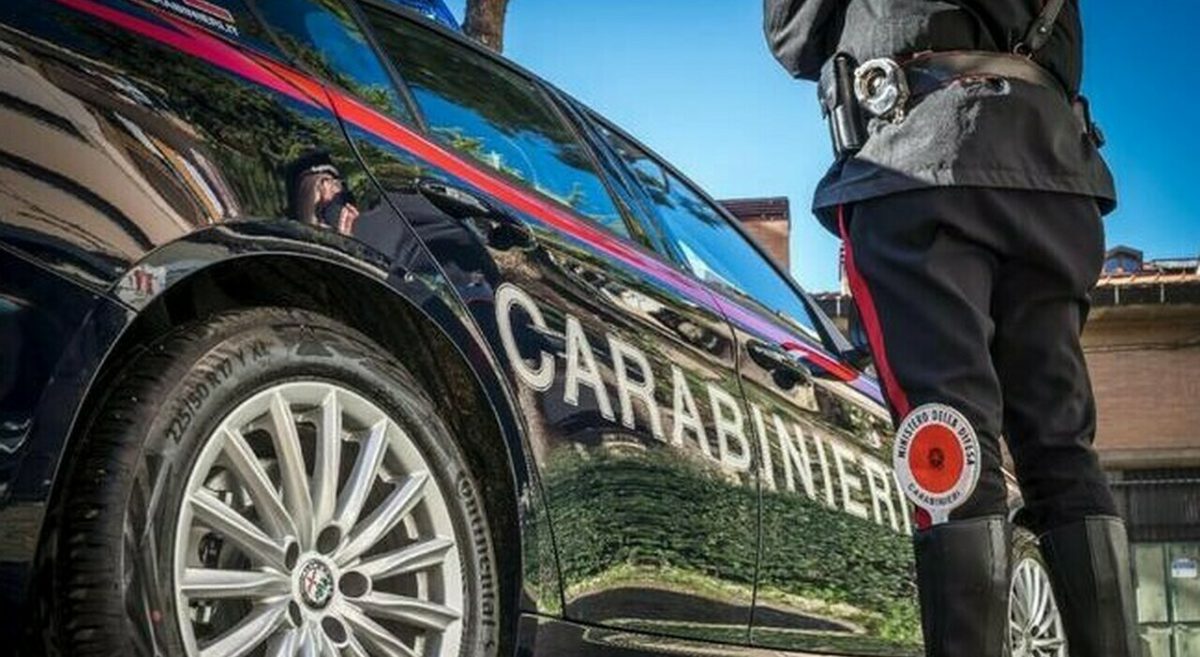 Ferrara, 14enne aggredisce un coetaneo a scuola con un coltello di 15 centimetri