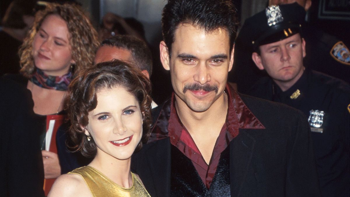 Robert Kelker-Kelly morto a 62 anni, dalle soap americane alla carriera da pilota