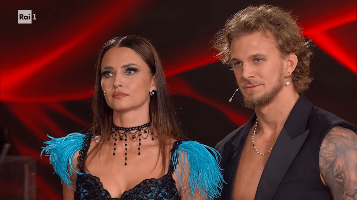 Ballando con le stelle, Safroncik e Lini scendono a 22 punti: d Ballando con le stelle, Safroncik e Lini scendono a 22 punti: d
