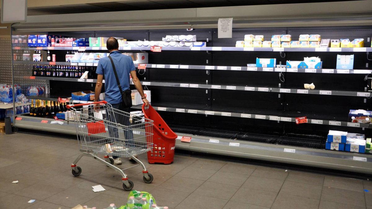 Blocco dei tir, impianti alimentari fermi e forniture a rischio nei supermercati del Sud